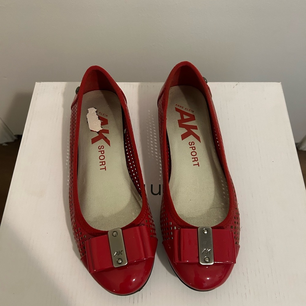Anne Klein Red Flats with Bow Accent Size 6 - Picture 3 of 4